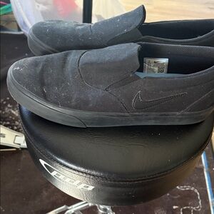 Nike Men's Black Slip-On Sneakers